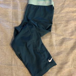 Nike Capri